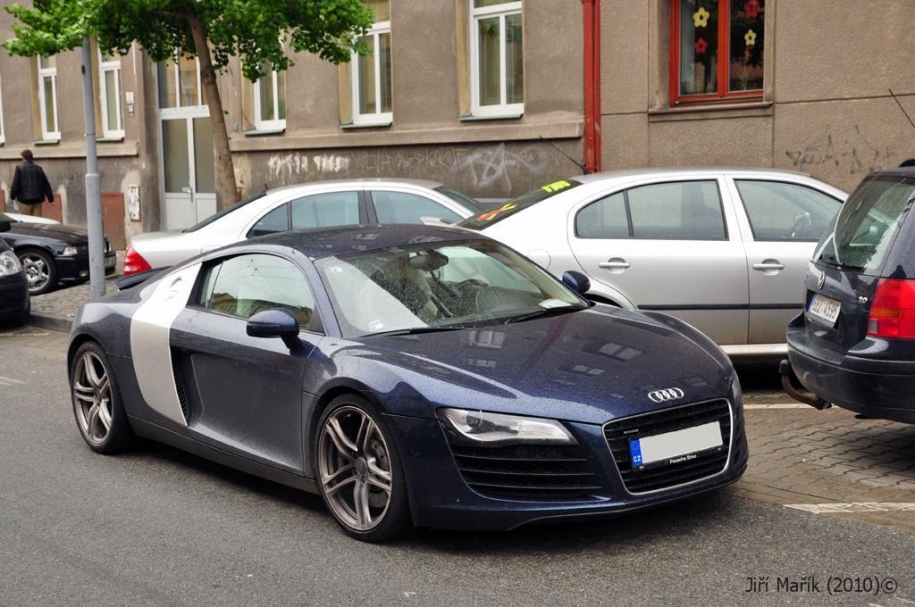 Audi R8 V8