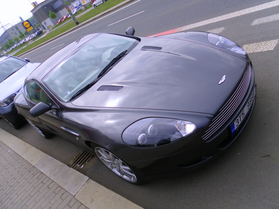 DB9