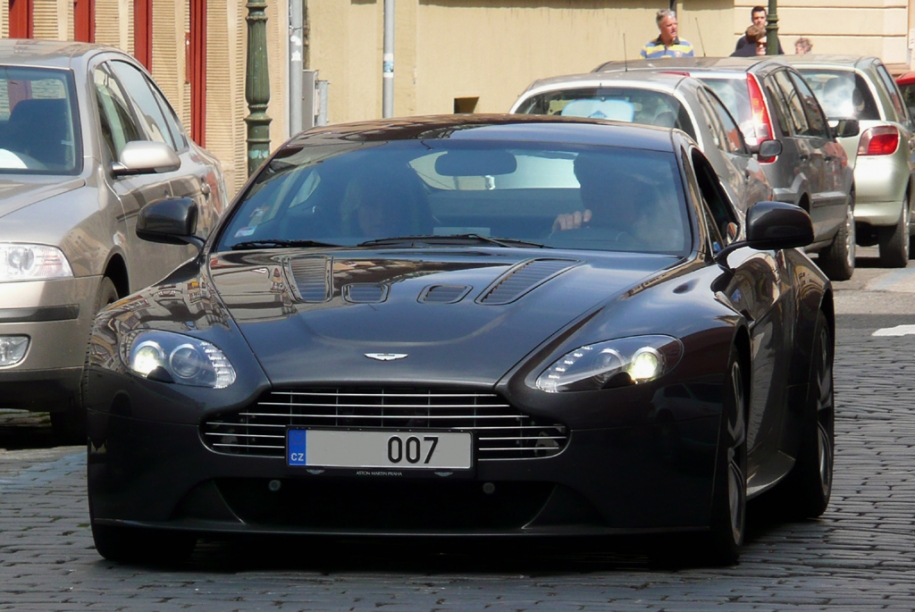 V12 Vantage