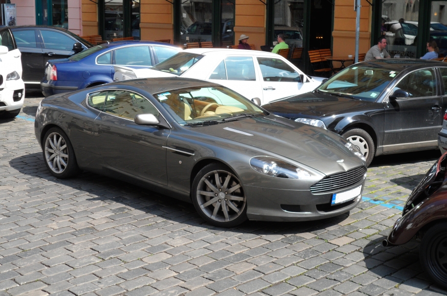 Aston Martin DB9