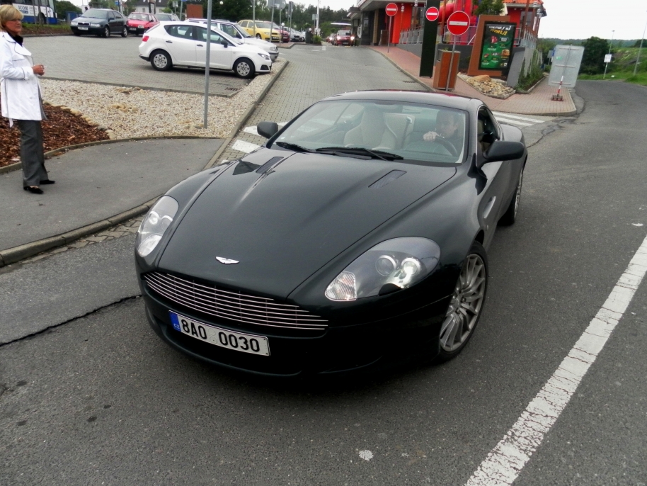 DB9