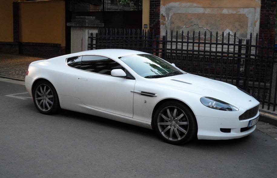 Aston Martin DB9