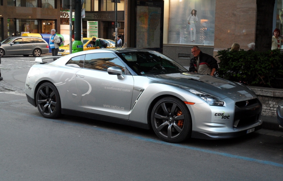 Nissan GT-R