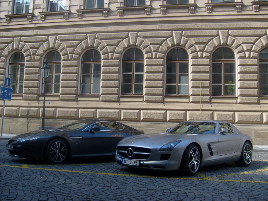 SLS a Vantage