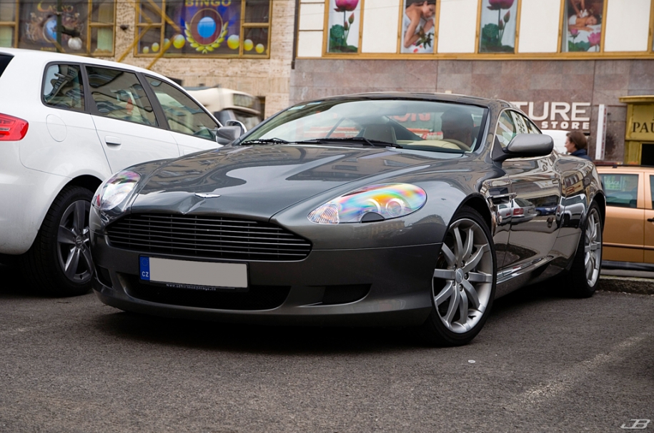 DB9