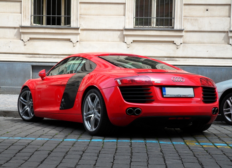 Audi R8