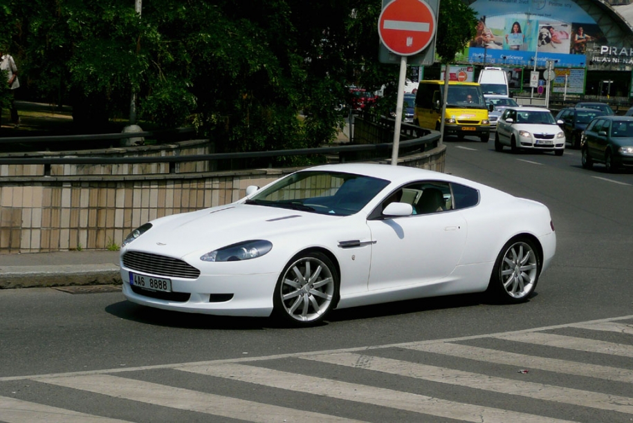 DB9