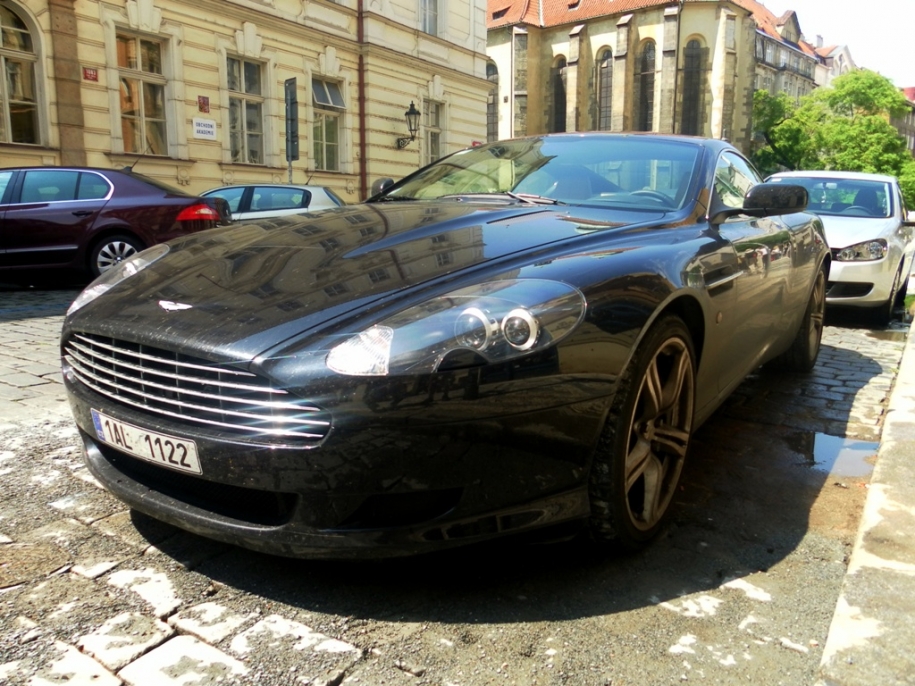 DB9