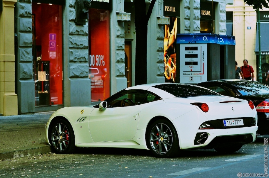 Ferrari California