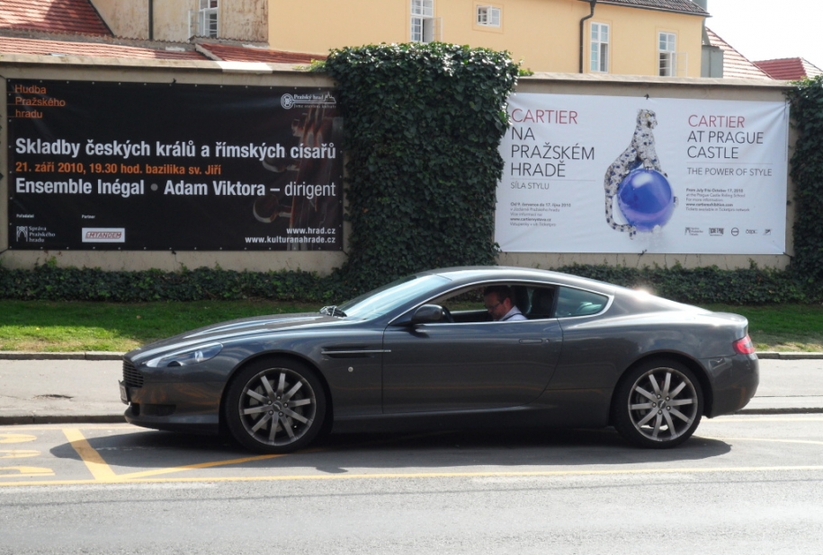 AM DB9