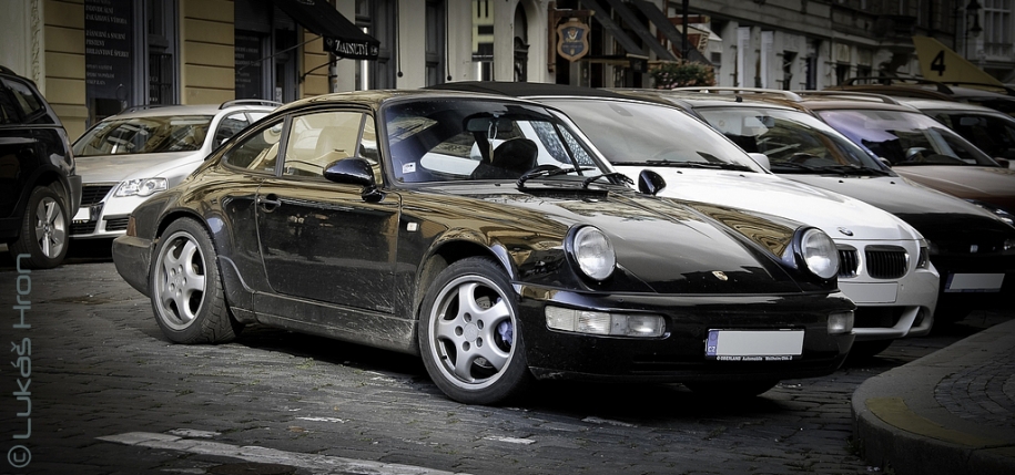 Porsche 911 Carrera (964)