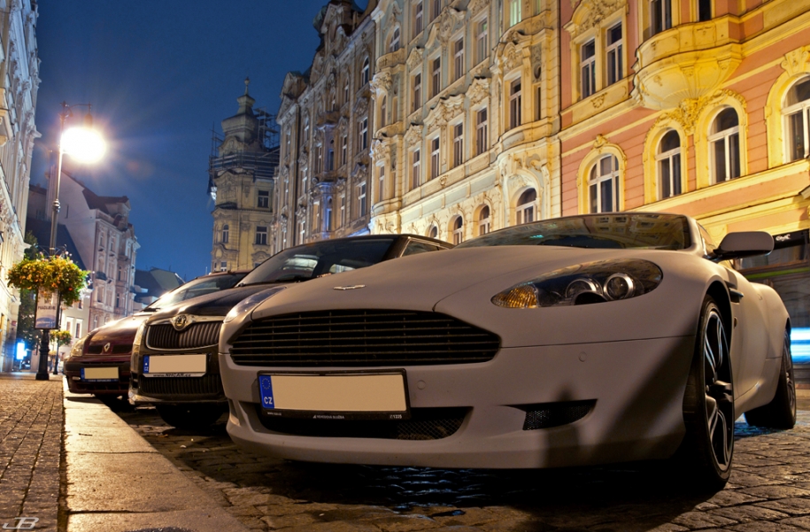 DB9