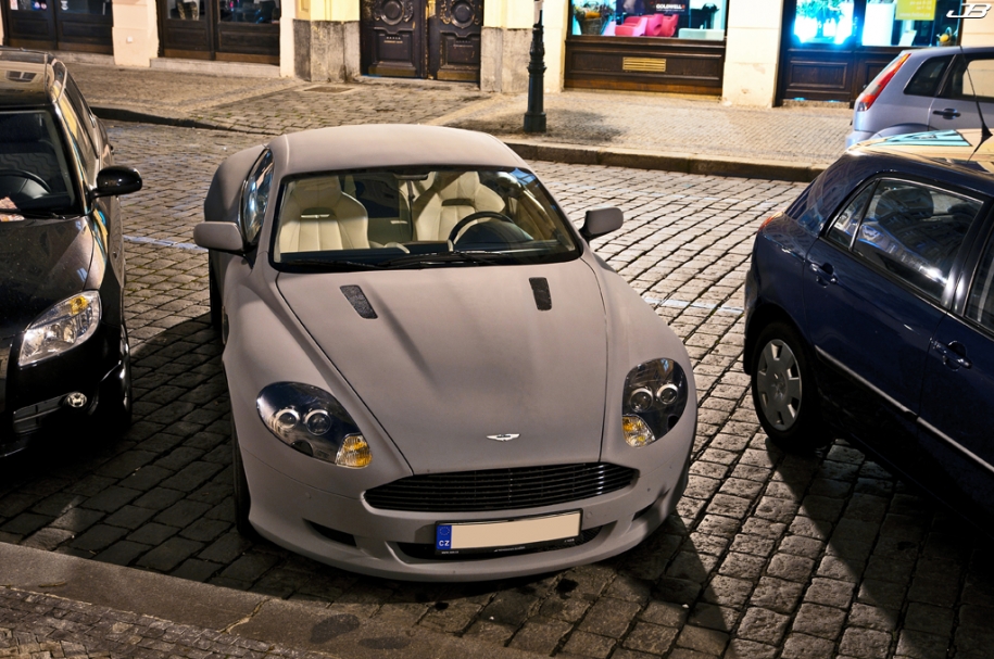 DB9