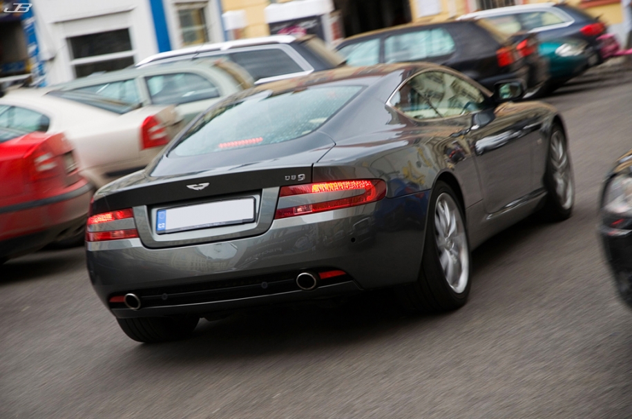 DB9