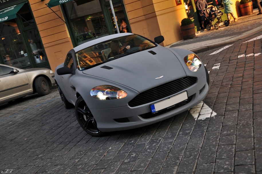 DB9