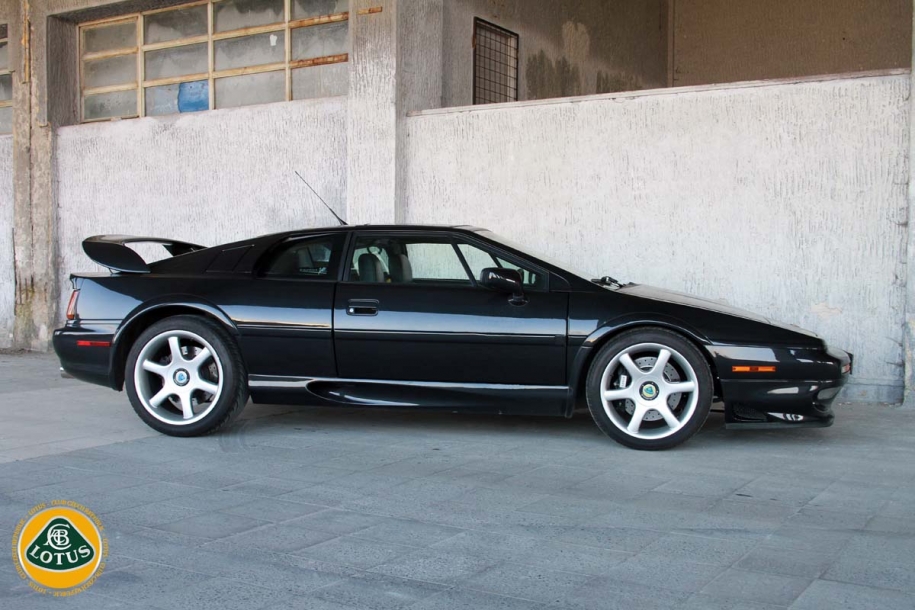 Lotus Esprit V8