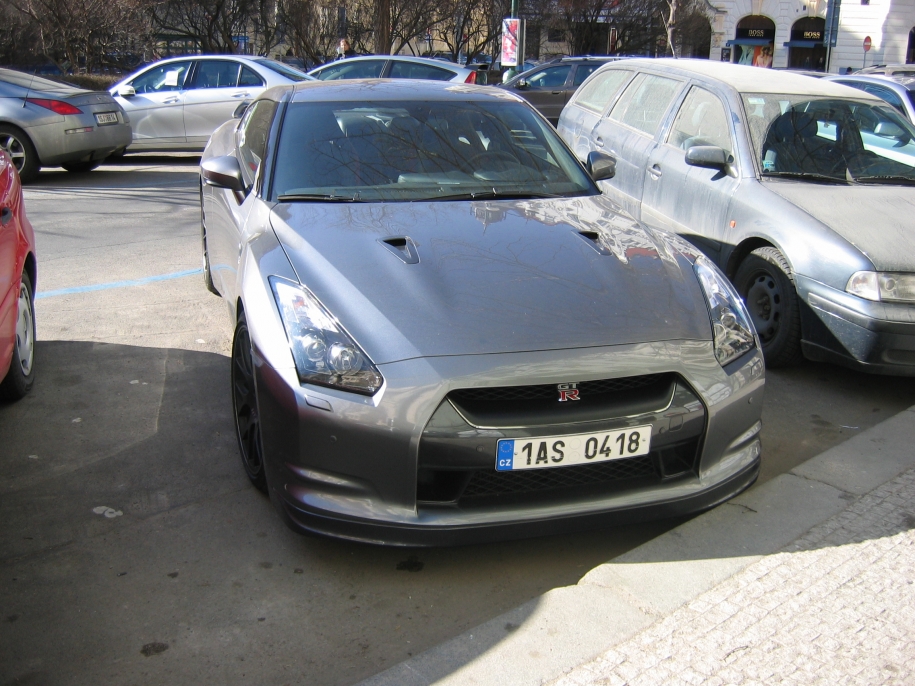 Nissan GT-R