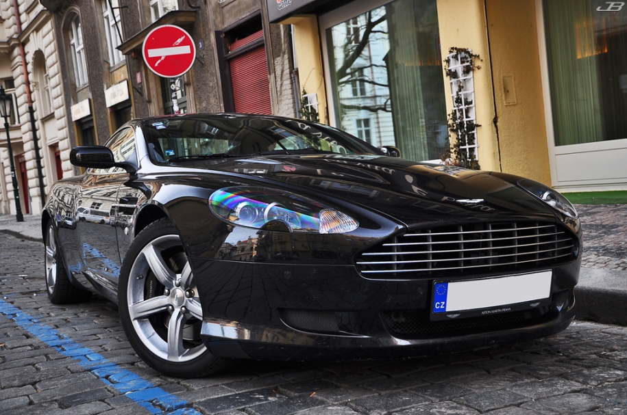 DB9