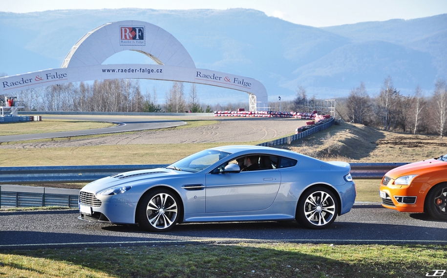 V12 Vantage
