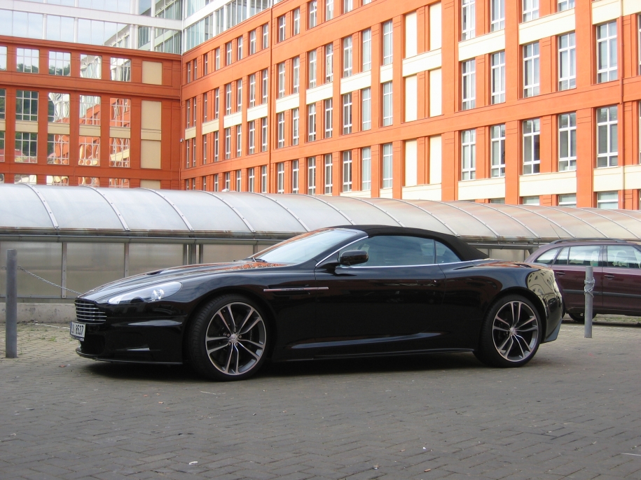 Aston Martin DBS Volante