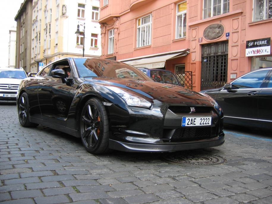 Nissan GT-R