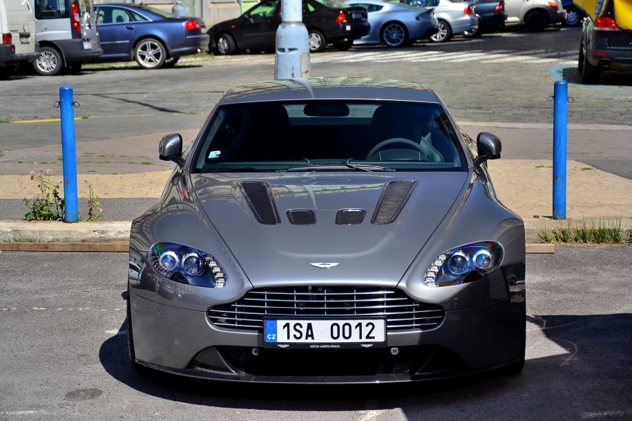 V12 Vantage
