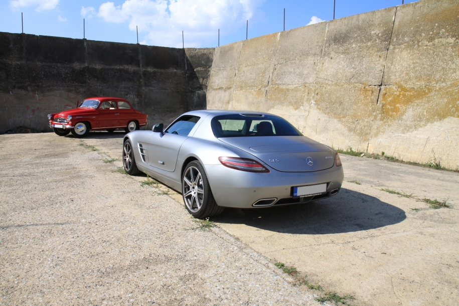 Mercedes Benz SLS 63 AMG  vs. Škoda Octavia 1962