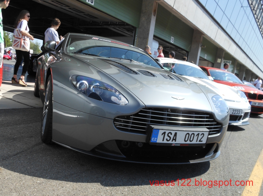 Aston Martin V12 Vantage