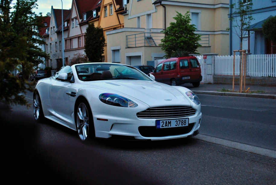 Aston Martin DBS Volante