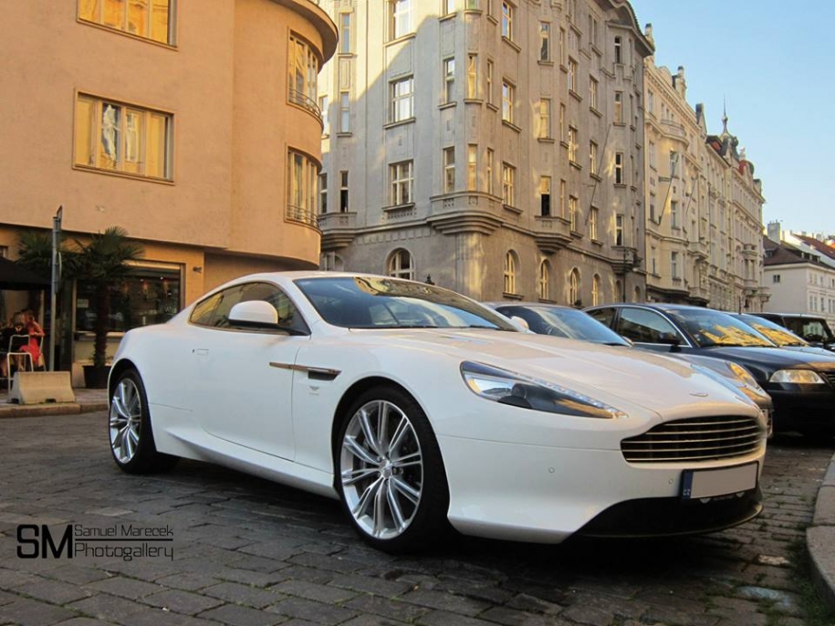 Aston Martin Virage