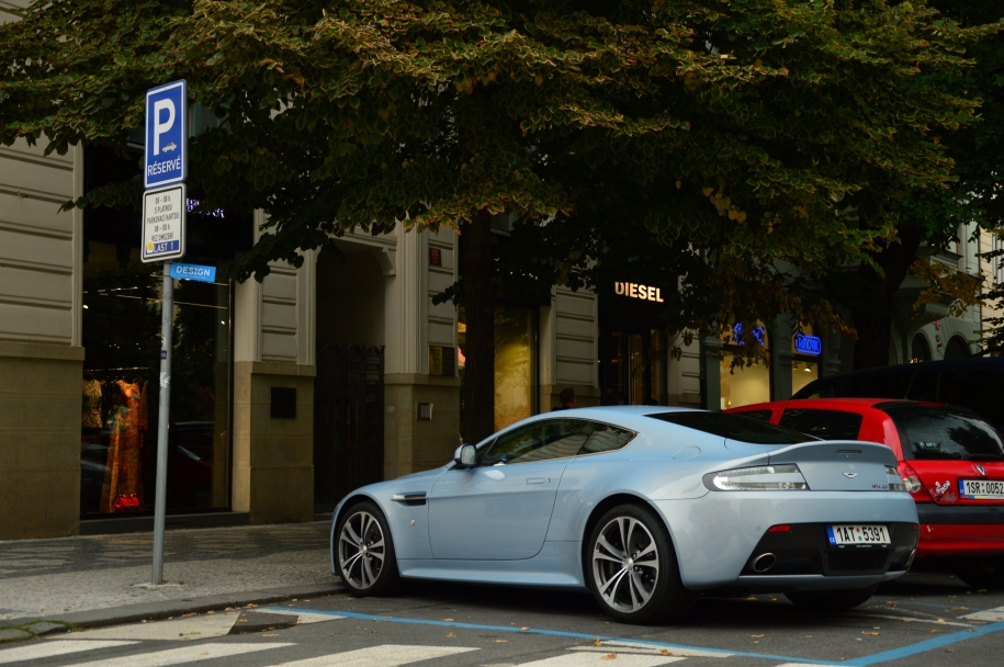 V12 Vantage