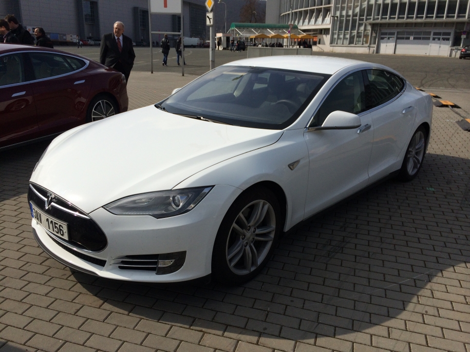 Tesla Model S P85