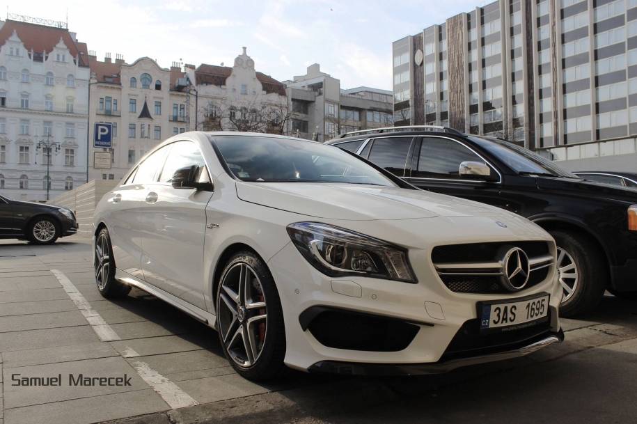 Mercedes-Benz CLA45 AMG