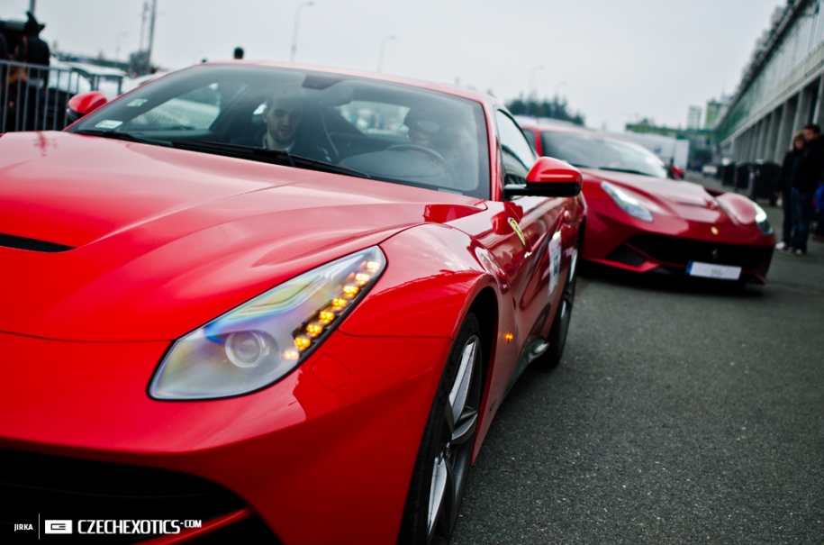 2x Ferrari F12berlinetta