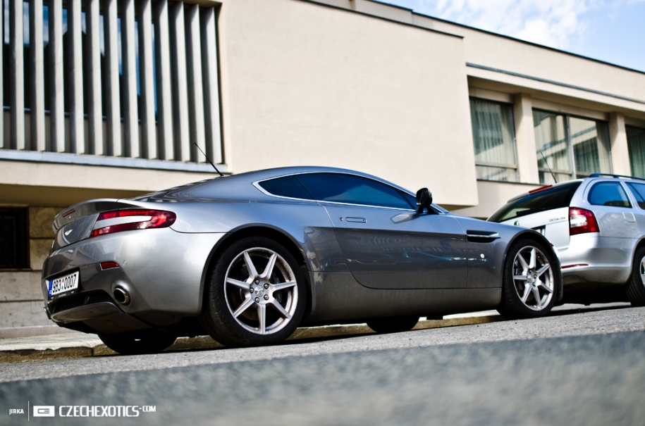 Aston Martin V8 Vantage