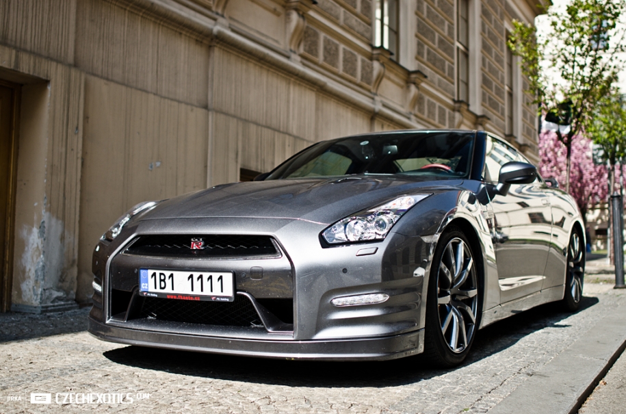 Nissan GT-R