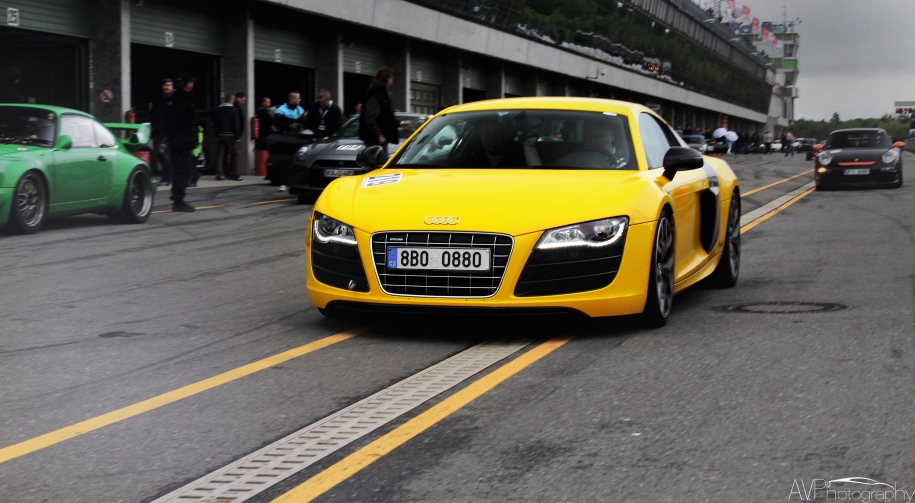 Audi R8 V10