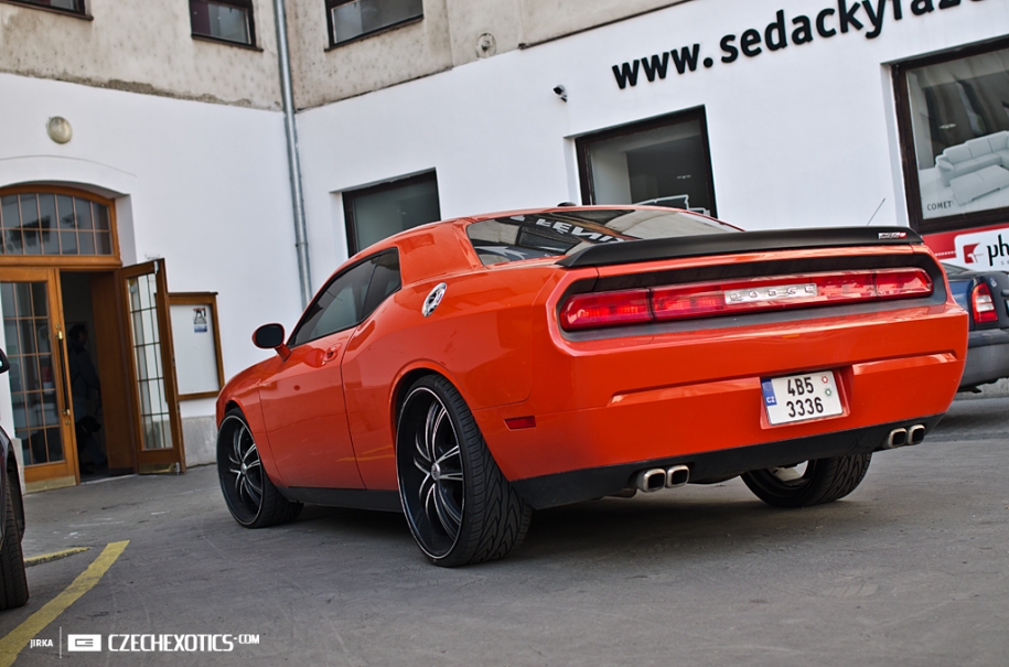 Dodge Challenger SRT8