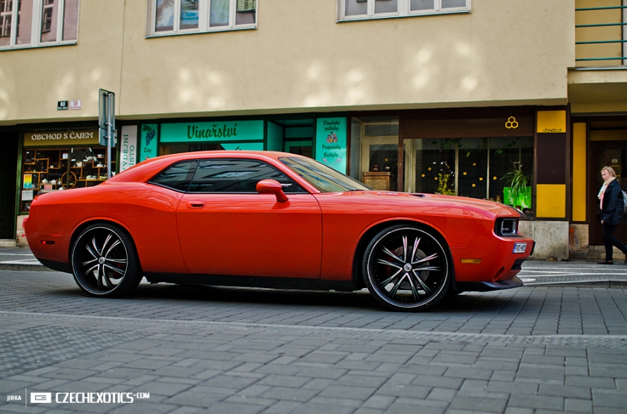 Dodge Challenger SRT8