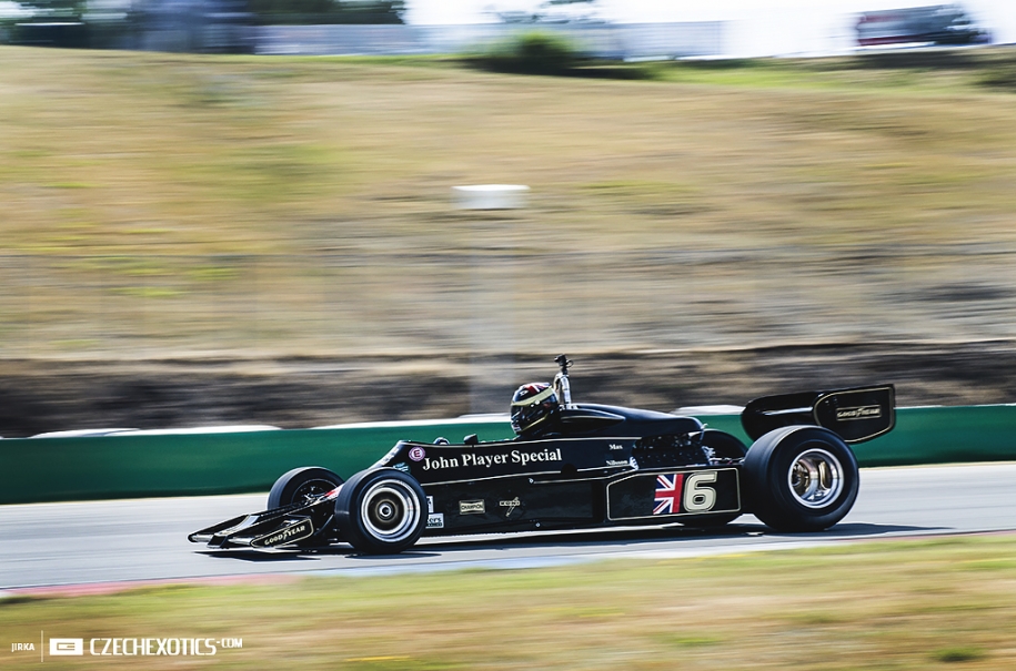 Lotus 77