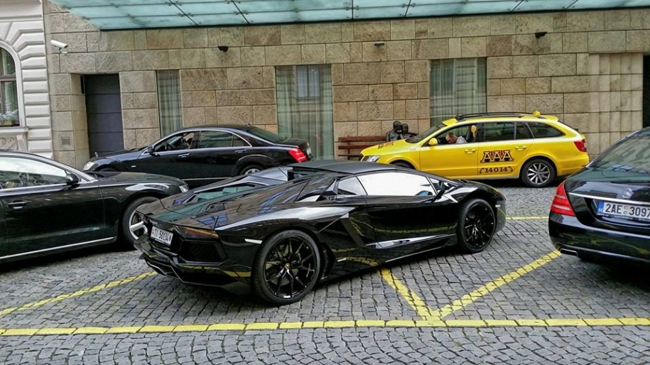 Lamborghini Aventador Roadster