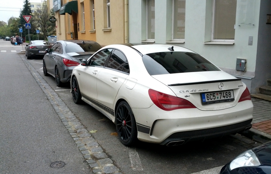 2x MB CLA 45 AMG Edition 1 a Fisker Karma