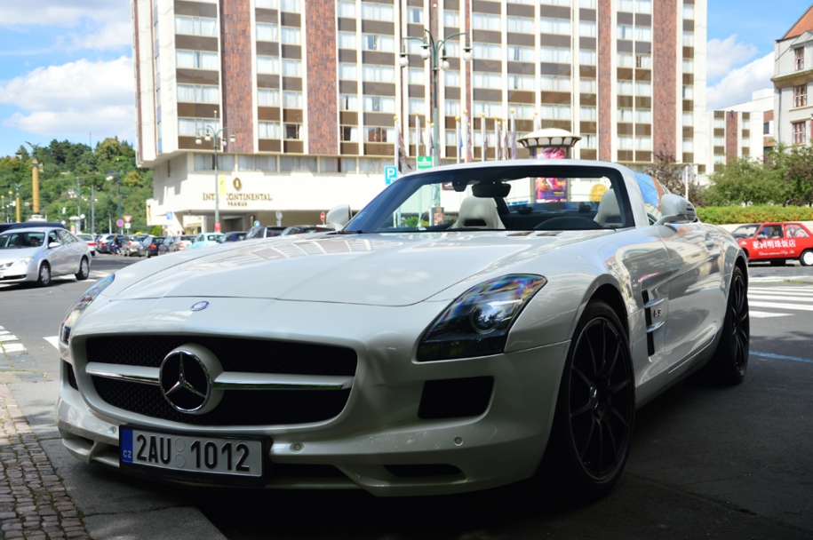 Mercedes SLS Roadster