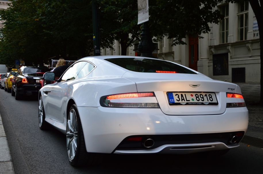 Aston Martin Virage