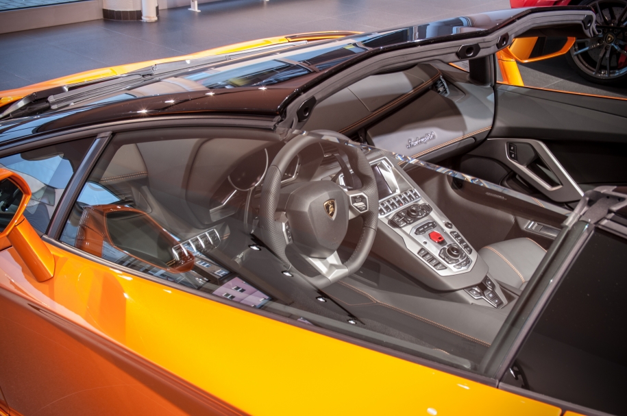 Lamborghini Aventador Roadster