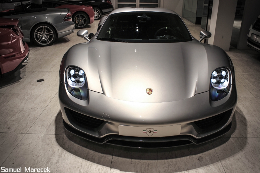 918 
