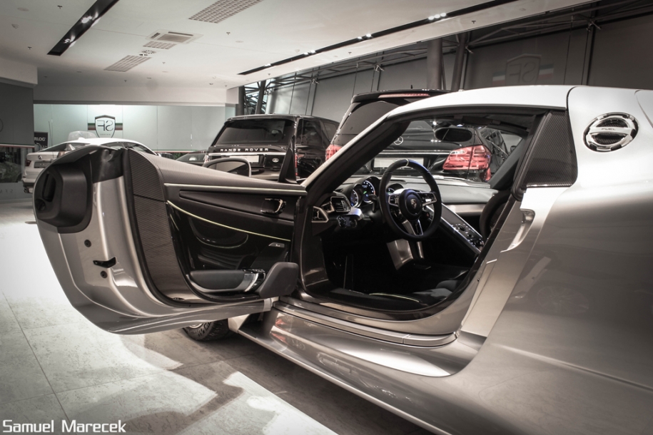 918 