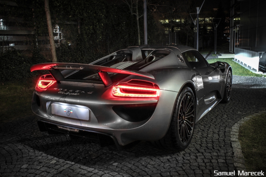918 