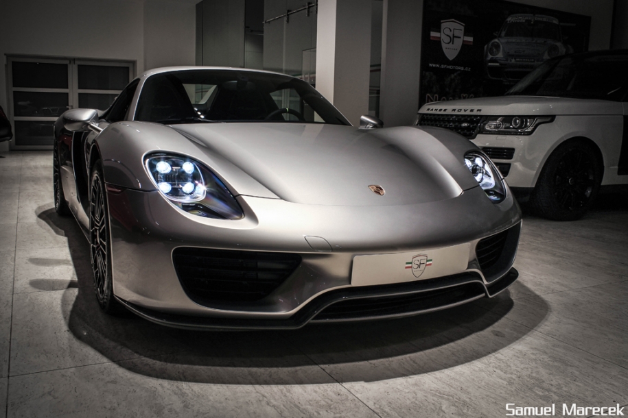 918 