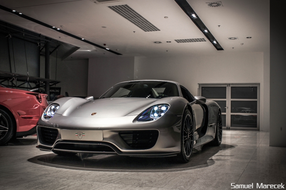 918 